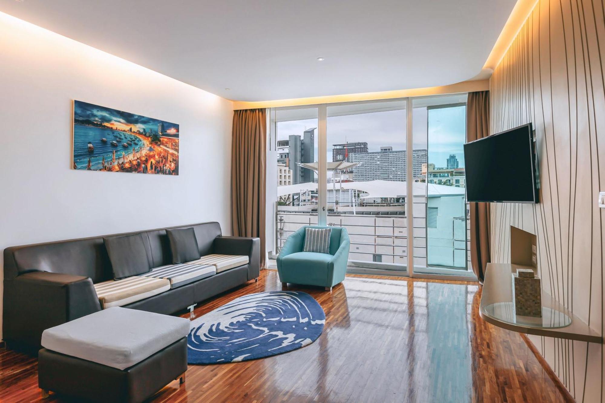 Hotel Baraquda Heeton Pattaya By Compass Hospitality Екстер'єр фото